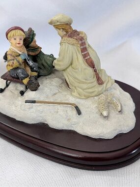 Vintage Trisha Romance "Evening Skaters" Musical Figurine Limited Edition Works!